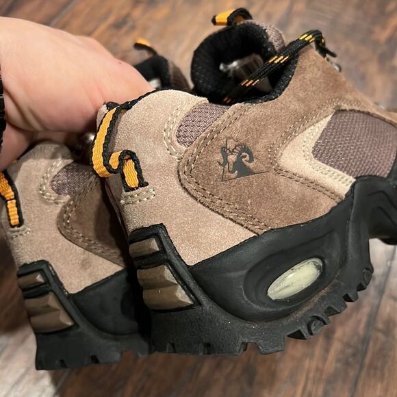 EUC "ROCKY" Low Cut Women's WATERPROOF HIKER BOOTS Size 6.5 M genuine leather - Picture 4 of 10